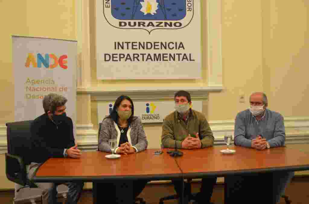 Conf de Prensa Autoridades de la IDD y de ANDE, Prensa IDD (2)