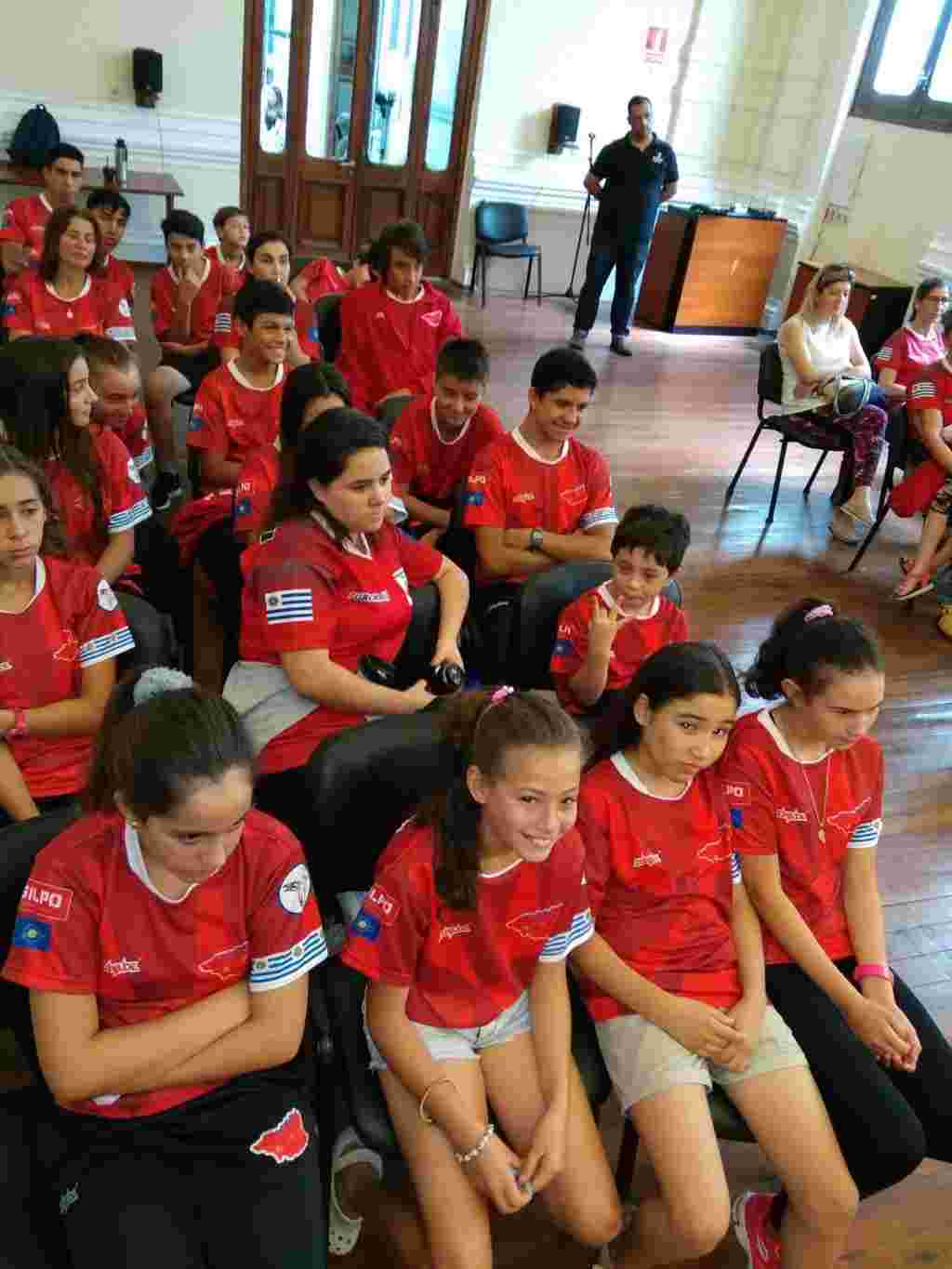 Foto de Archivo, Escuela de Triatlon a ARG, Vidalin entregó Bandera del Departamento, Prensa IDD.jpg