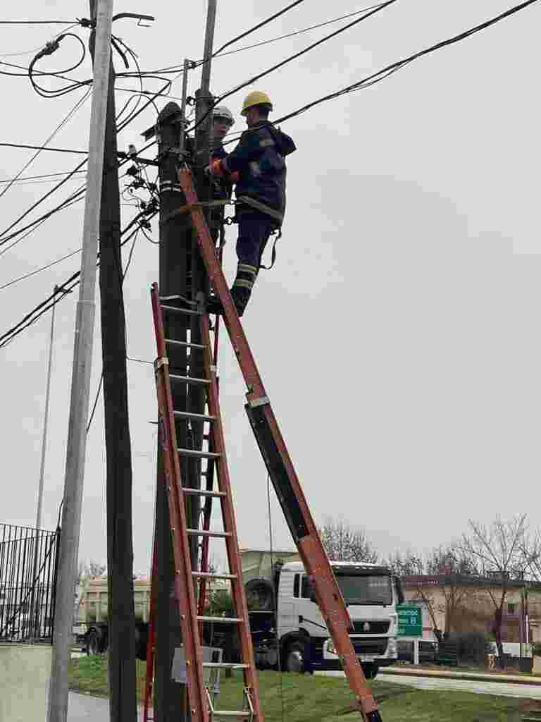 Defe on X: @TribunaDeporOK parace que los cables de Uruguay ya no