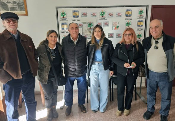 30 DIPUTADA