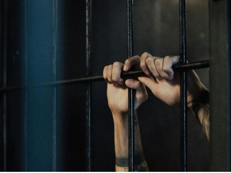 8 DETENIDA
